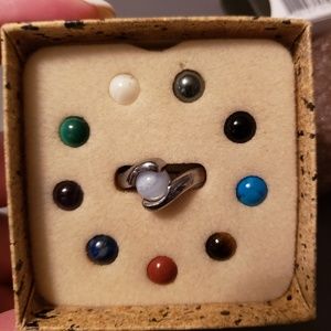 Stone ring with interchangeable stones